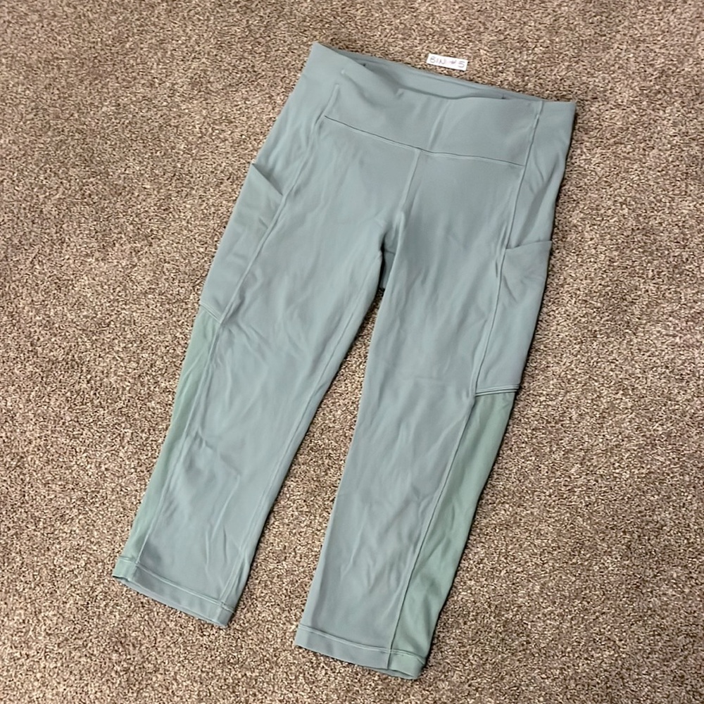 Size 4 Lululemon capris in great condition